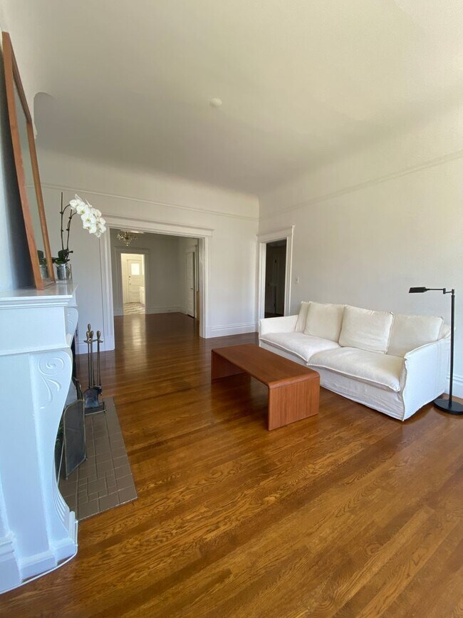 Photo - 2937 Scott St Unit 3