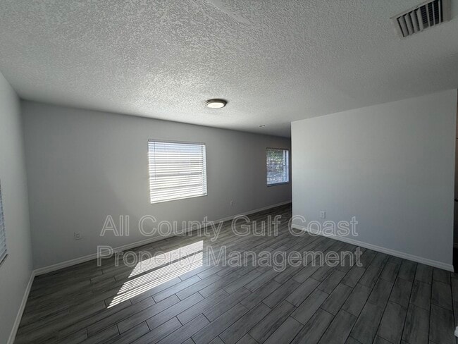 Photo - 4912 23rd St W