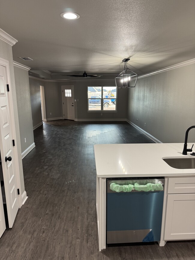 Photo - 345 Woodstock Ln