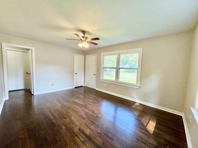 Photo - 1319 Laura Ave