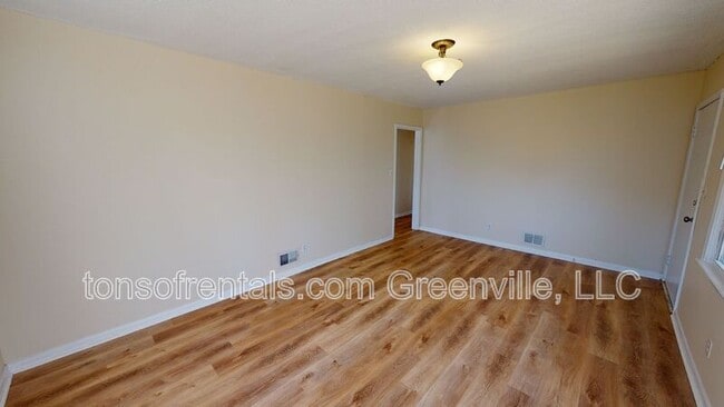 Photo - 1427 Grant Cir