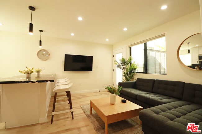 Photo - 9024 Phyllis Ave