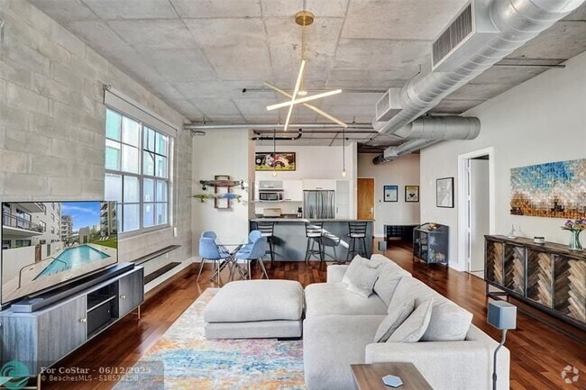 Building Photo - 411 NW 1st Ave Unit 405 Rental