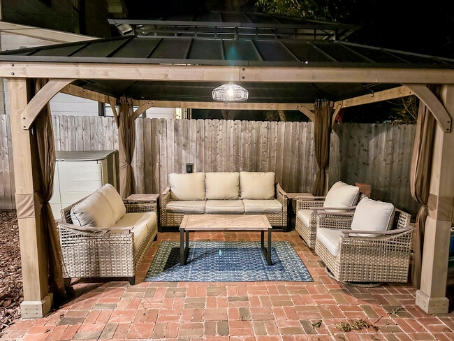 Photo - 407 E 34th St