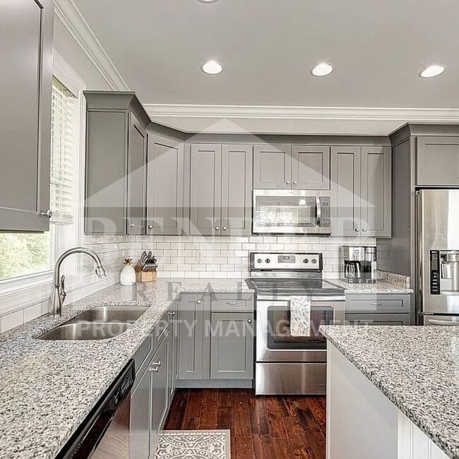 Photo - Beautiful Like New Home in Ooltewah