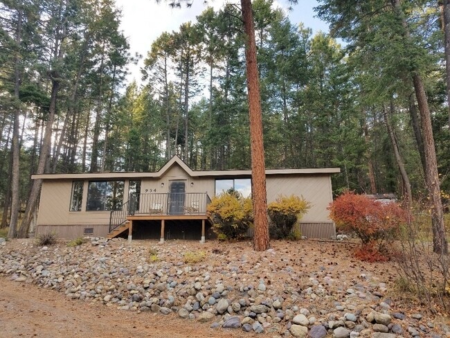 934 Lakeside Blvd