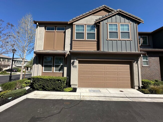 Photo - Spacious 4 Bed 2.5 Bath Home in Mountain House with Solar!