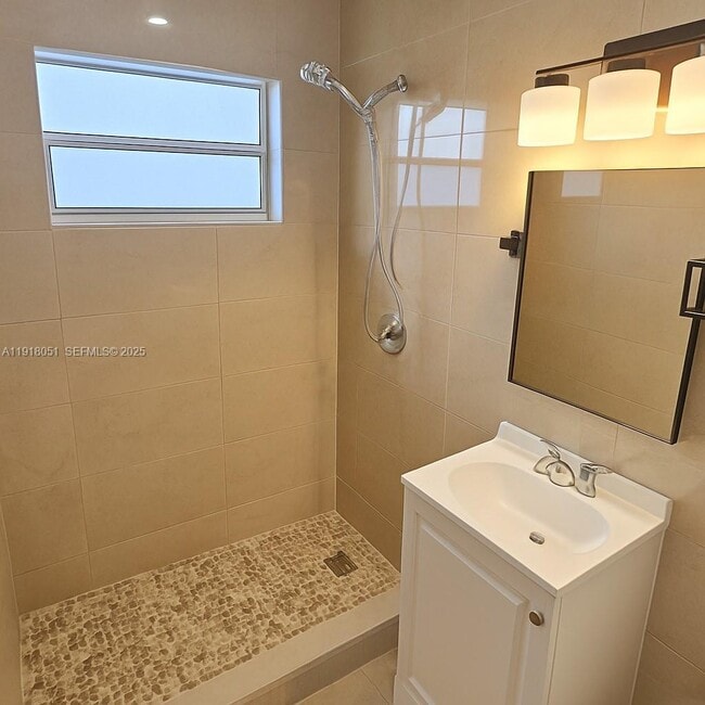 Photo - 724 NW 3rd Ct Unit 2