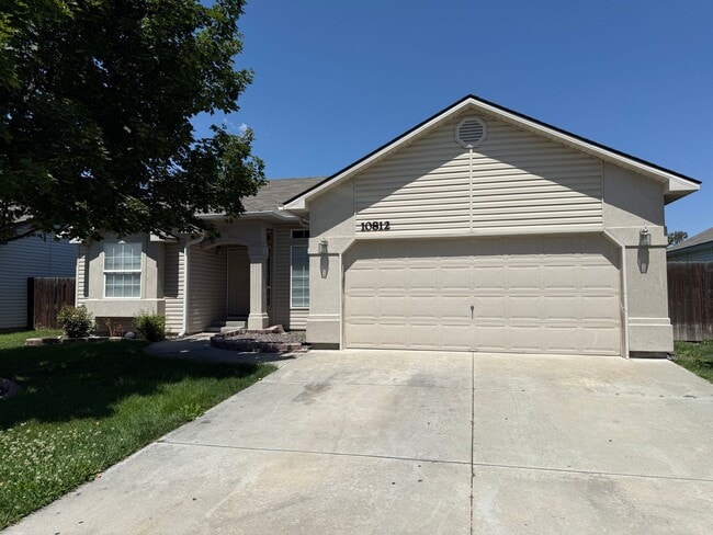 Building Photo - Beautifully Remodeled 4-Bedroom Nampa Home with Private Backyard.