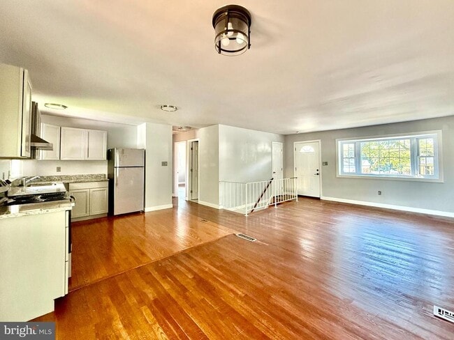 Photo - 4537 Kingston Rd