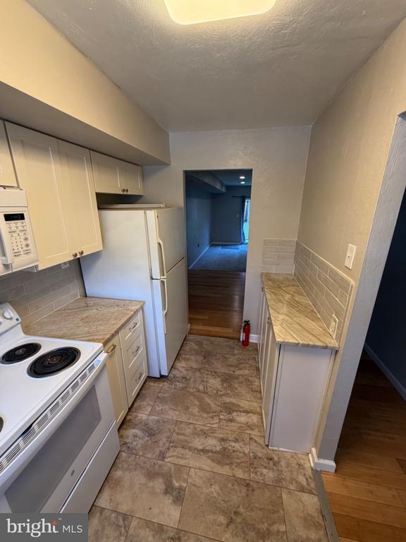 32 Dora Dr
