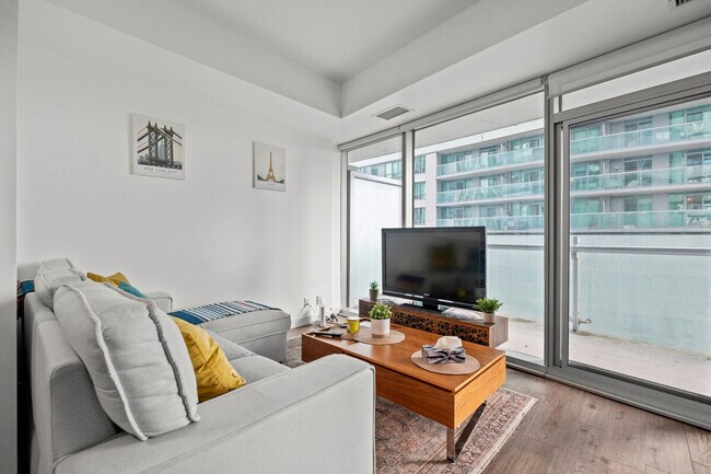 Building Photo - 25 Lower Simcoe St Unit SI FL18-ID1541553P