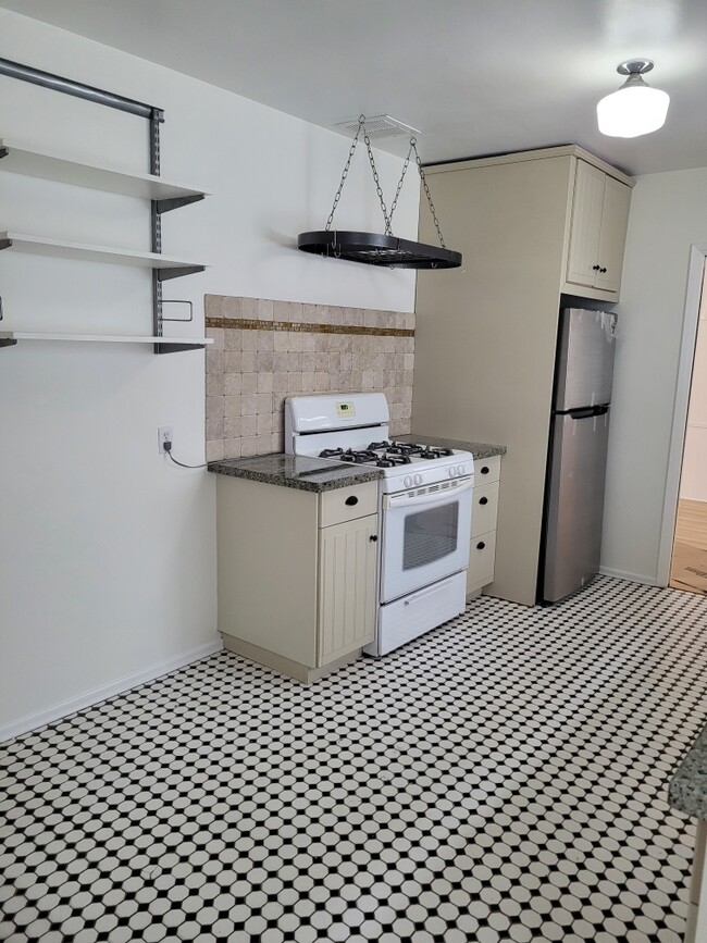 Photo - 1304 Walnut Ave