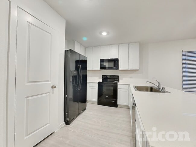 Photo - 6751 Highlands St