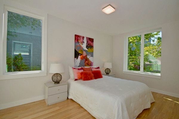 Photo - 140 Banks St