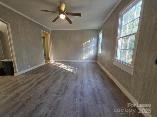 Photo - 4723 Linden St