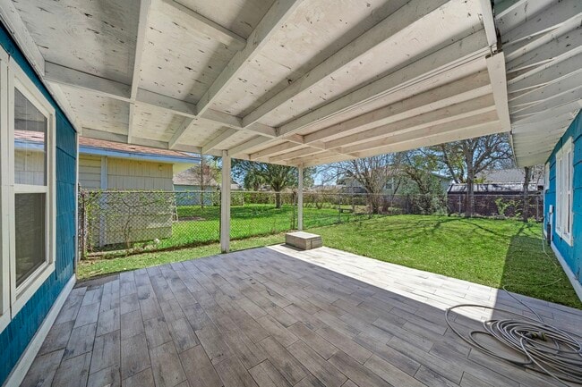 Photo - 105 Pompano Ave