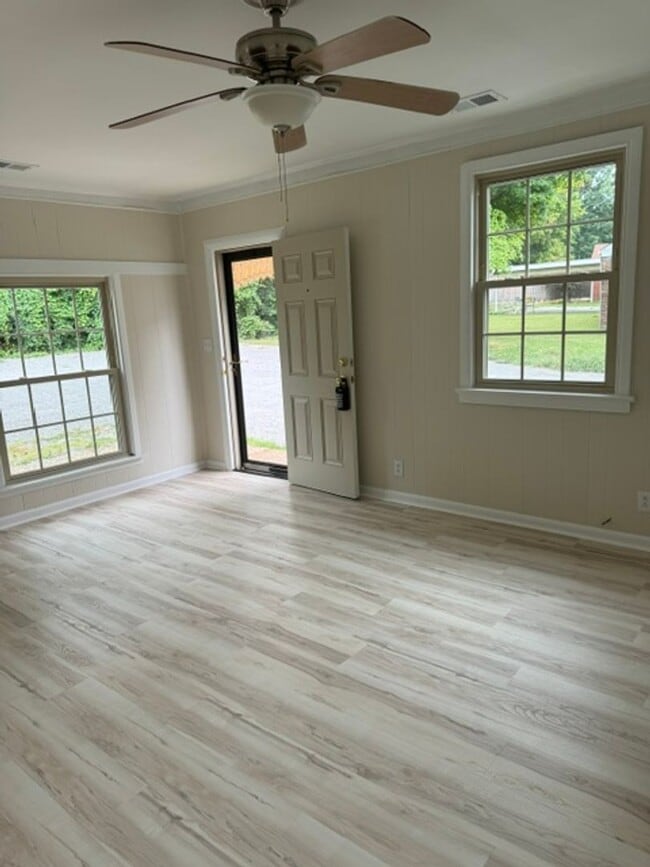 Building Photo - 2323 Sweetwood Rd Unit A Rental