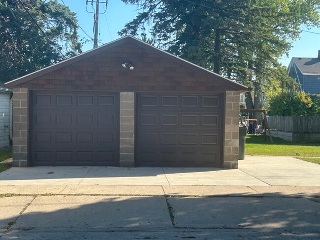 Photo - 2402 S 83rd St