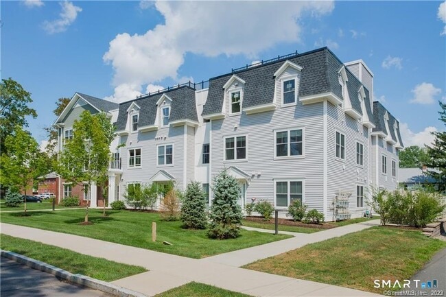 Building Photo - 2 Bishop Rd Unit 201