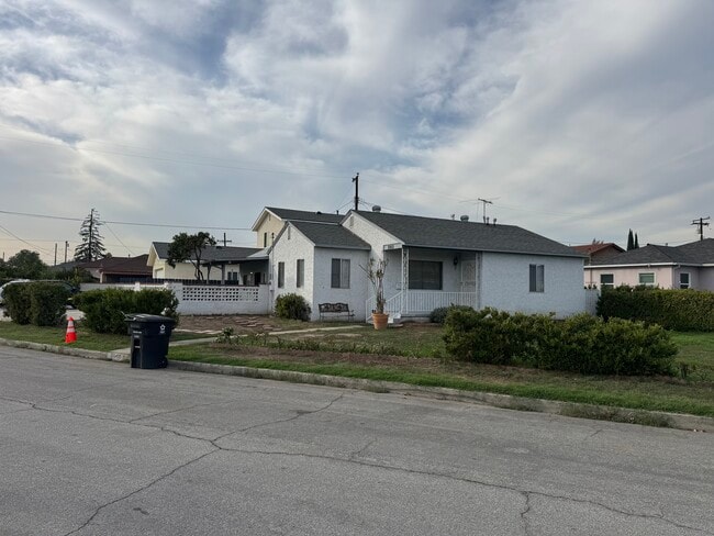 Building Photo - 8955 Hershey St