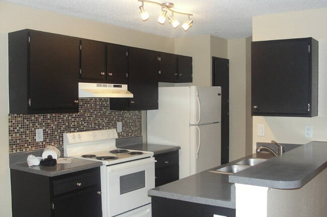 Kitchen - 629 Dory Ln Unit 104