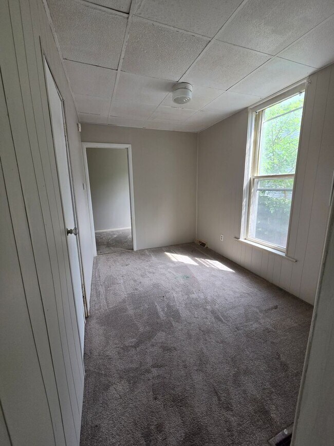 Photo - Lower 1 bedroom all utilities included