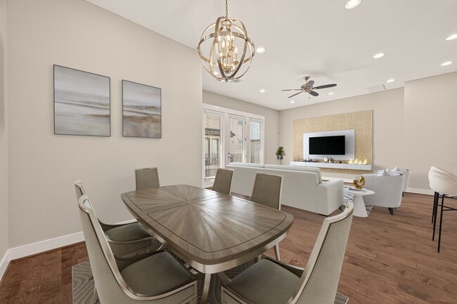 Building Photo - 2010 St Charles St