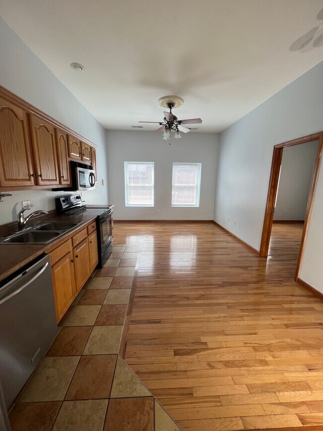 Photo - 2 bedrooms, 2 baths Downtown!