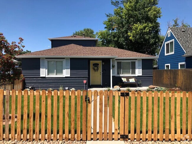 Building Photo - Beautiful House with 2 Car Garage and Yard