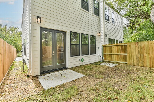 810 Mansfield St