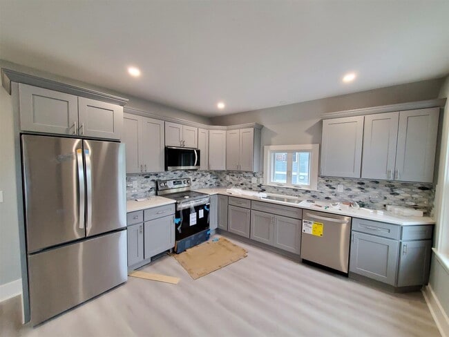 Building Photo - 146 Highland Ave Unit 2