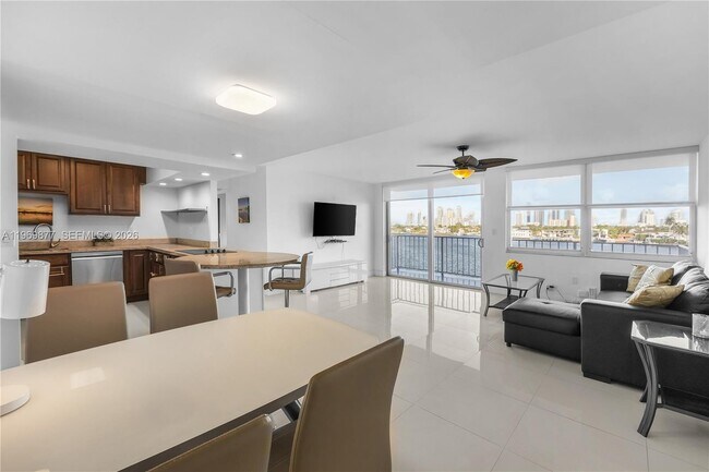 Photo - 16570 NE 26th Ave Unit 5J