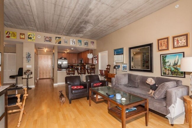 Photo - 845 N Kingsbury St Unidad 514