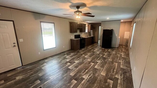 Photo - 301 Henning Dr