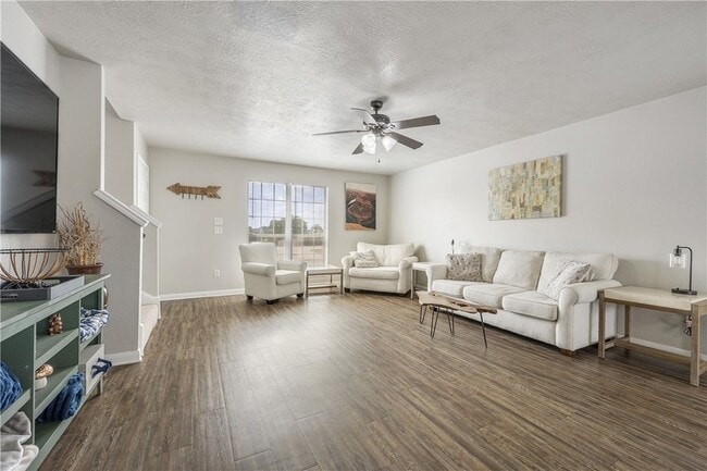 Photo - 2919 McLaren Dr