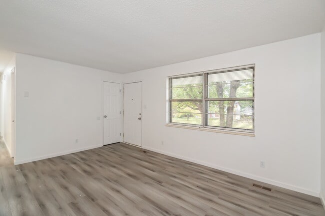 Photo - 728 Birchbrook Dr