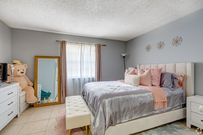 Photo - Clear Lake Palms