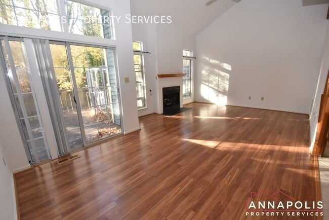 Photo - 962 Yachtsman Way