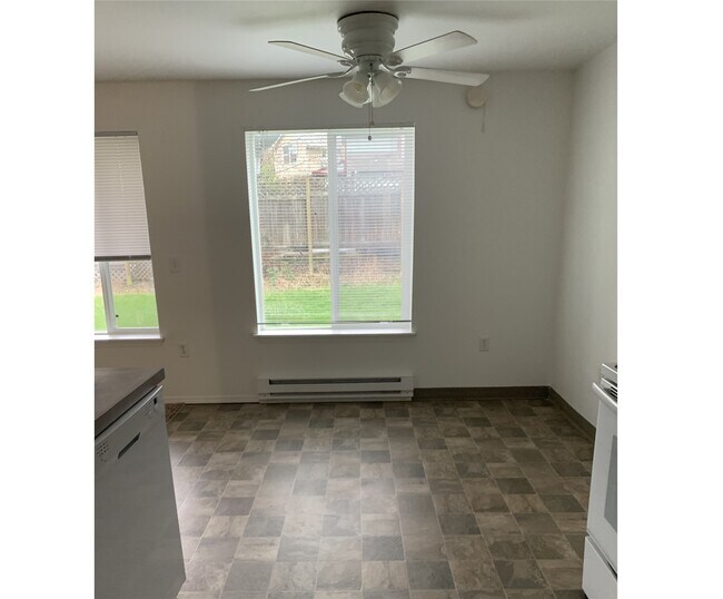 Photo - 445 Carter Ave