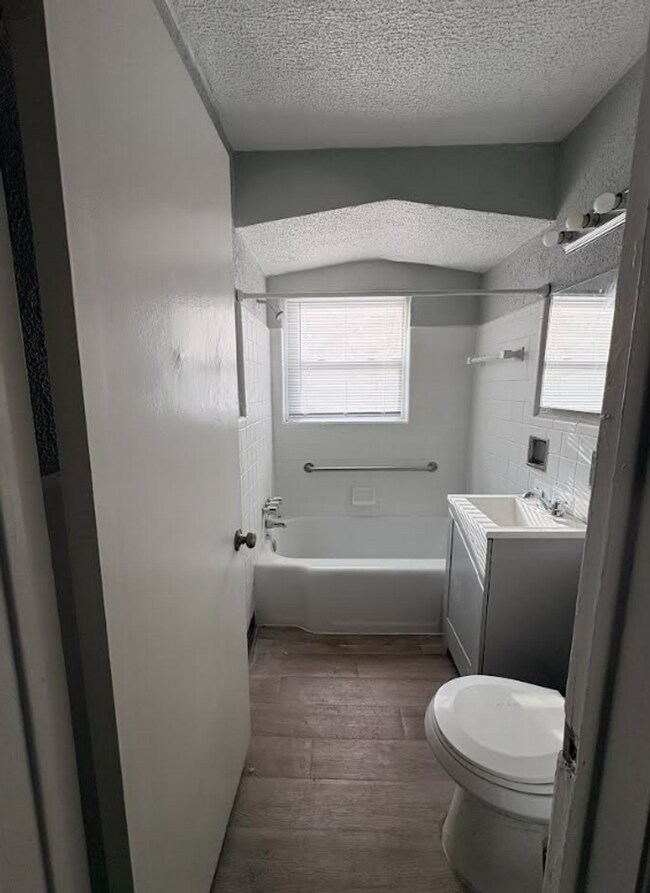 Photo - 18428 Stahelin Ave