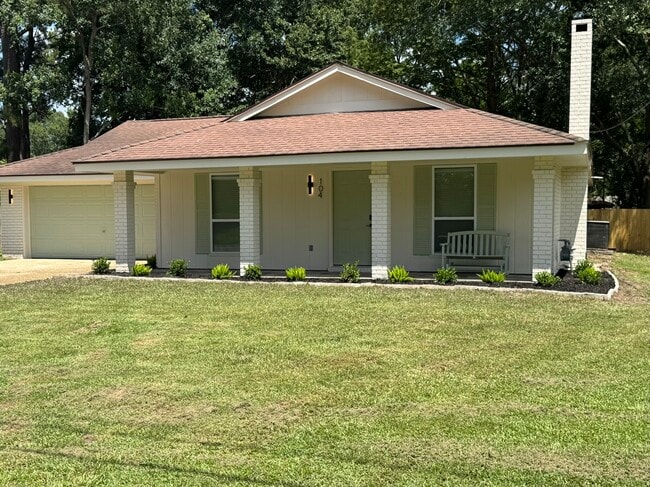 Building Photo - 104 Comanche Dr Rental
