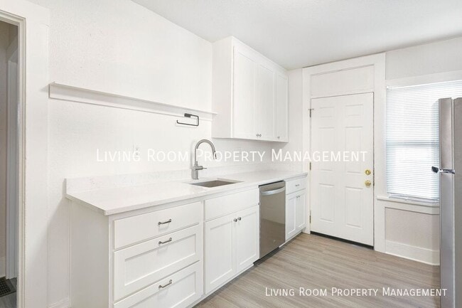 Photo - 5521 N Vancouver-