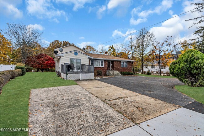 Photo - 320 Roosevelt Ave