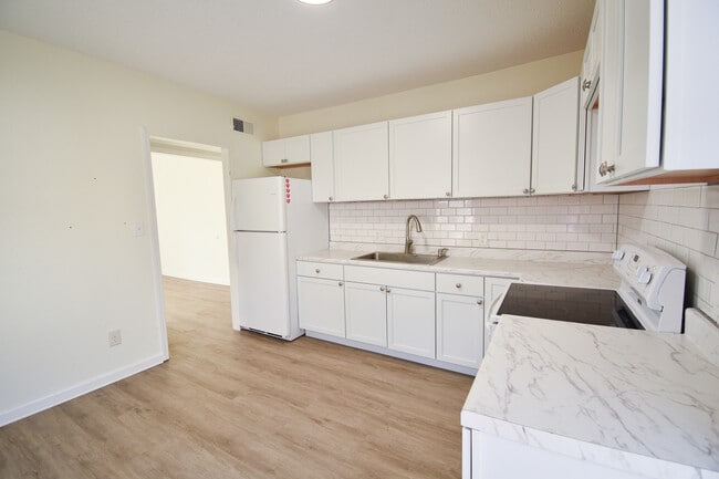 Building Photo - 518 Benton Ave Rental