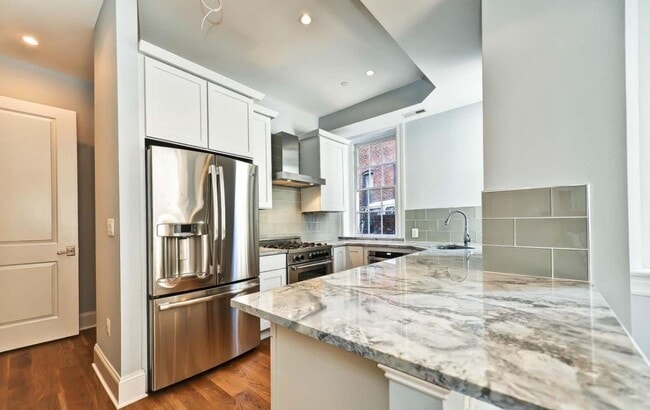 Building Photo - 1929 19th St NW Unit 2