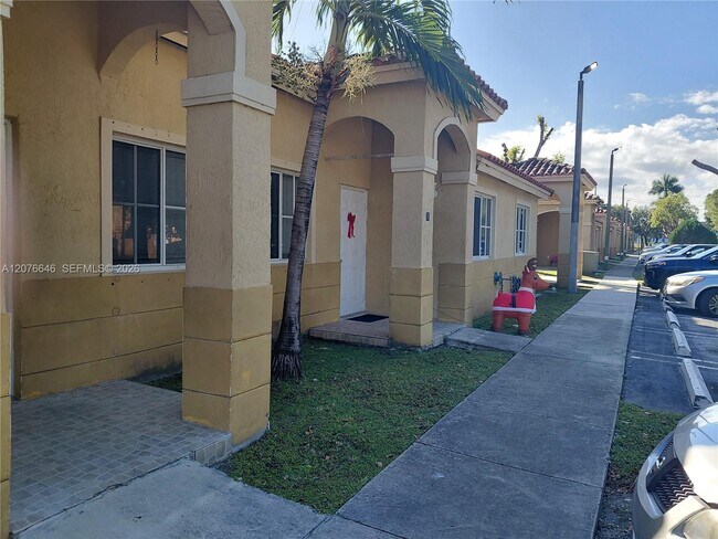 83 NE 13th Ave