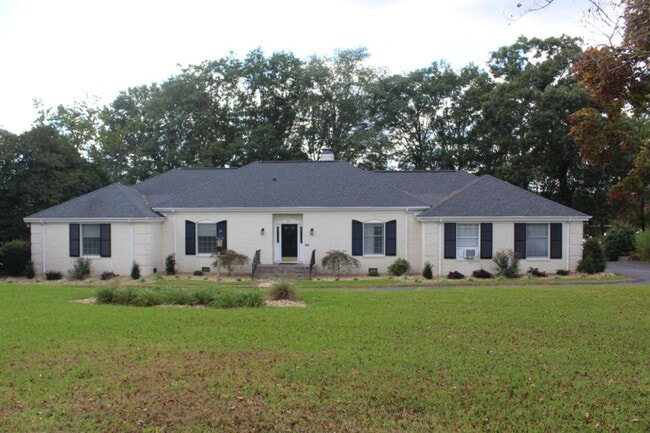Building Photo - Spacious 4-Bedroom Home in Desirable Walnu...