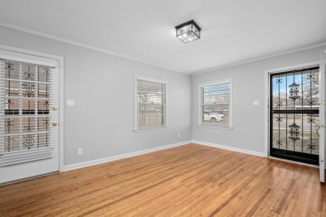 Photo - 1453 Colonial Rd