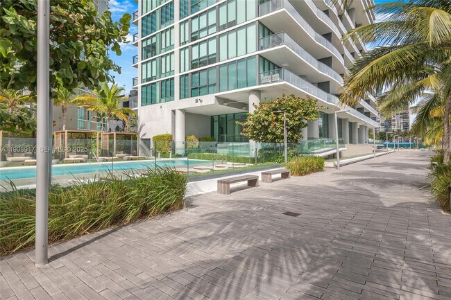 Photo - 3131 NE 7th Ave Unidad 3505